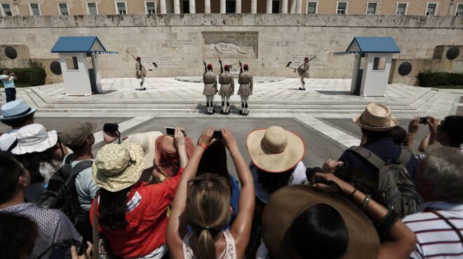 ρεκόρ-τουριστικών-εσόδων-στο-7μηνο-563823784