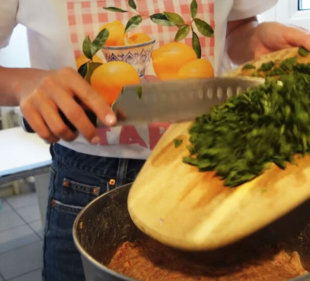 μαγείρισσα-χωρίς-πρόσωπο-563819983