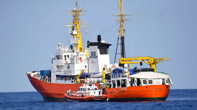 λεπτές-ισορροπίες-στις-σχέσεις-της-ε-ε-563793742