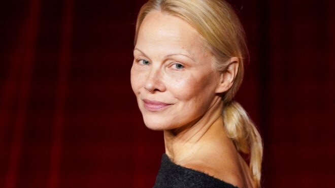 η-πάμελα-αντερσον-έσκισε-τα-playboy-και-βρήκε-563807560