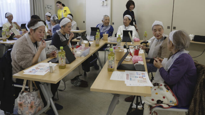 ρεκόρ-αιωνόβιων-στην-ιαπωνία-σχεδόν-100-000-563809423