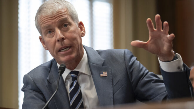 η-πλευρά-τραμπ-πιέζει-τους-ορμπαν-και-φ-563809354