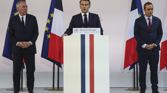 γαλλία-τα-σχέδια-μακρόν-εάν-πέσει-η-κυβ-563798080