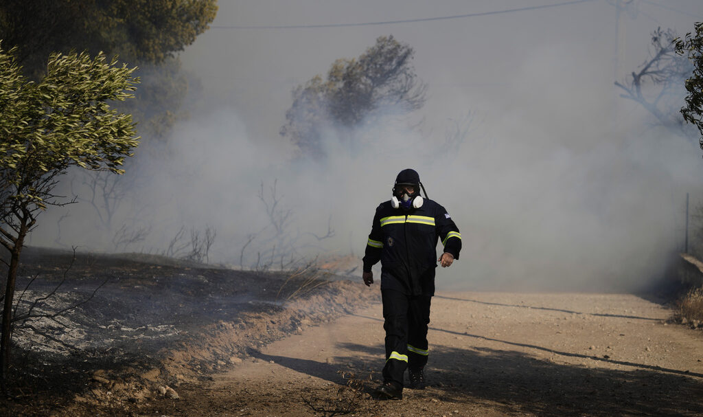 μετά-τη-φωτιά-παλεύεις-με-τους-δαίμον-563839759