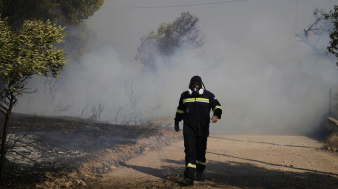 μετά-τη-φωτιά-παλεύεις-με-τους-δαίμον-563839759