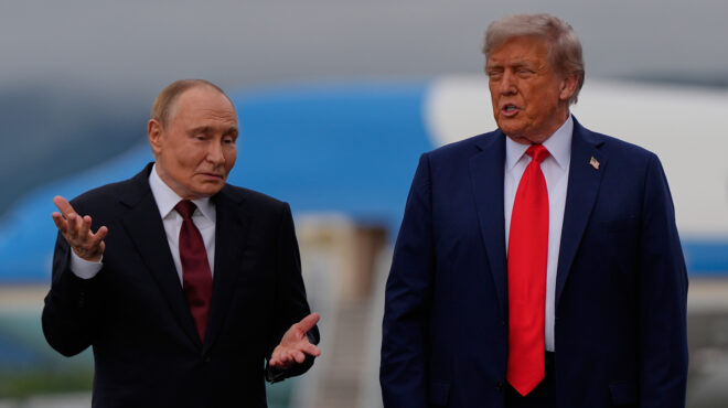 χάρτινη-τίγρη-ή-αρκούδα-η-ρωσία-η-σ-563830969