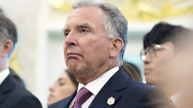 στο-παρίσι-ο-γουίτκοφ-ενόψει-της-συνάν-563794702