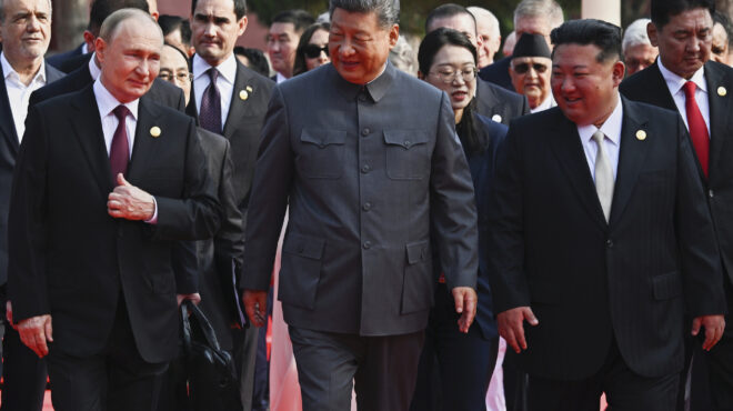 πούτιν-και-κιμ-προδίδουν-τον-τραμπ-γ-563794117