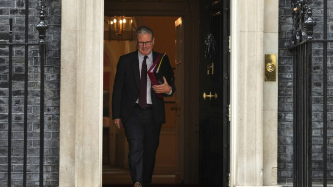 βρετανία-παραιτούνται-κορυφαία-στελ-563798212