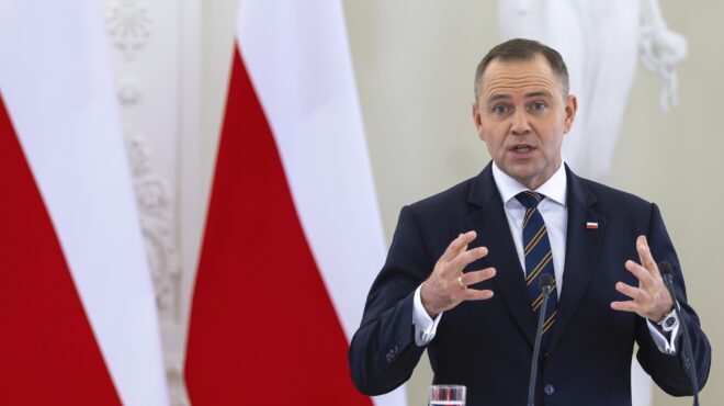 επίσκεψη-ναβρότσκι-στο-βερολίνο-θέμα-563815501