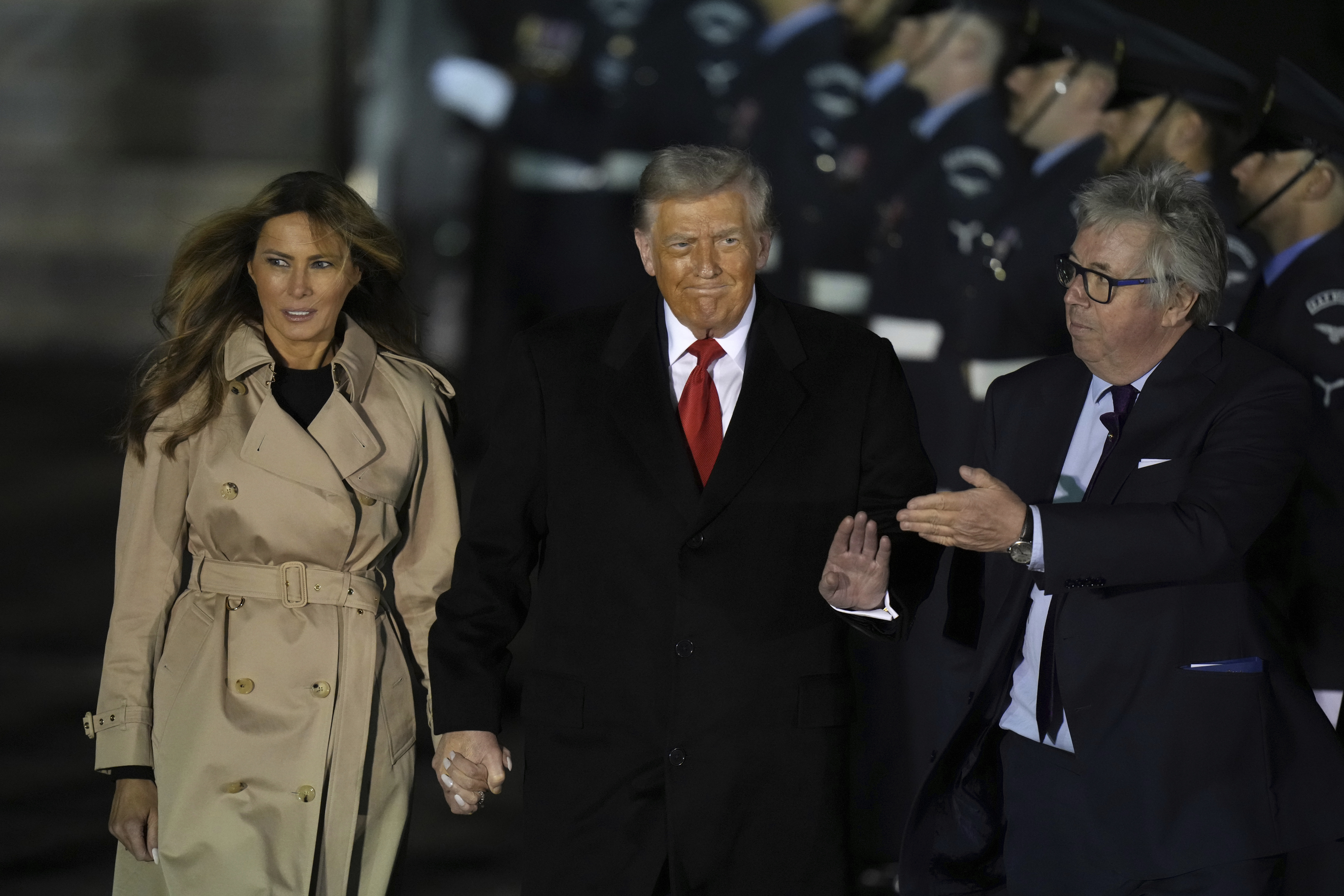 Μελάνια Τραμπ – πριγκίπισσα Κέιτ: Η διπλωματία της μόδας-4