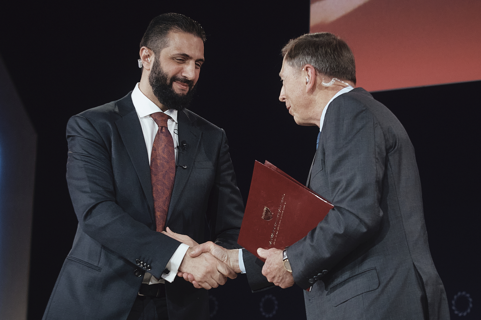 Γιατί «αγκαλιάζουν» τώρα οι Αμερικανοί τον Αλ Σάρα: Τα σχέδια για Συρία, Τουρκία, Ισραήλ και τα αγκάθια-3