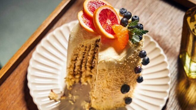 κέικ-με-κάθετες-ρίγες-563800969