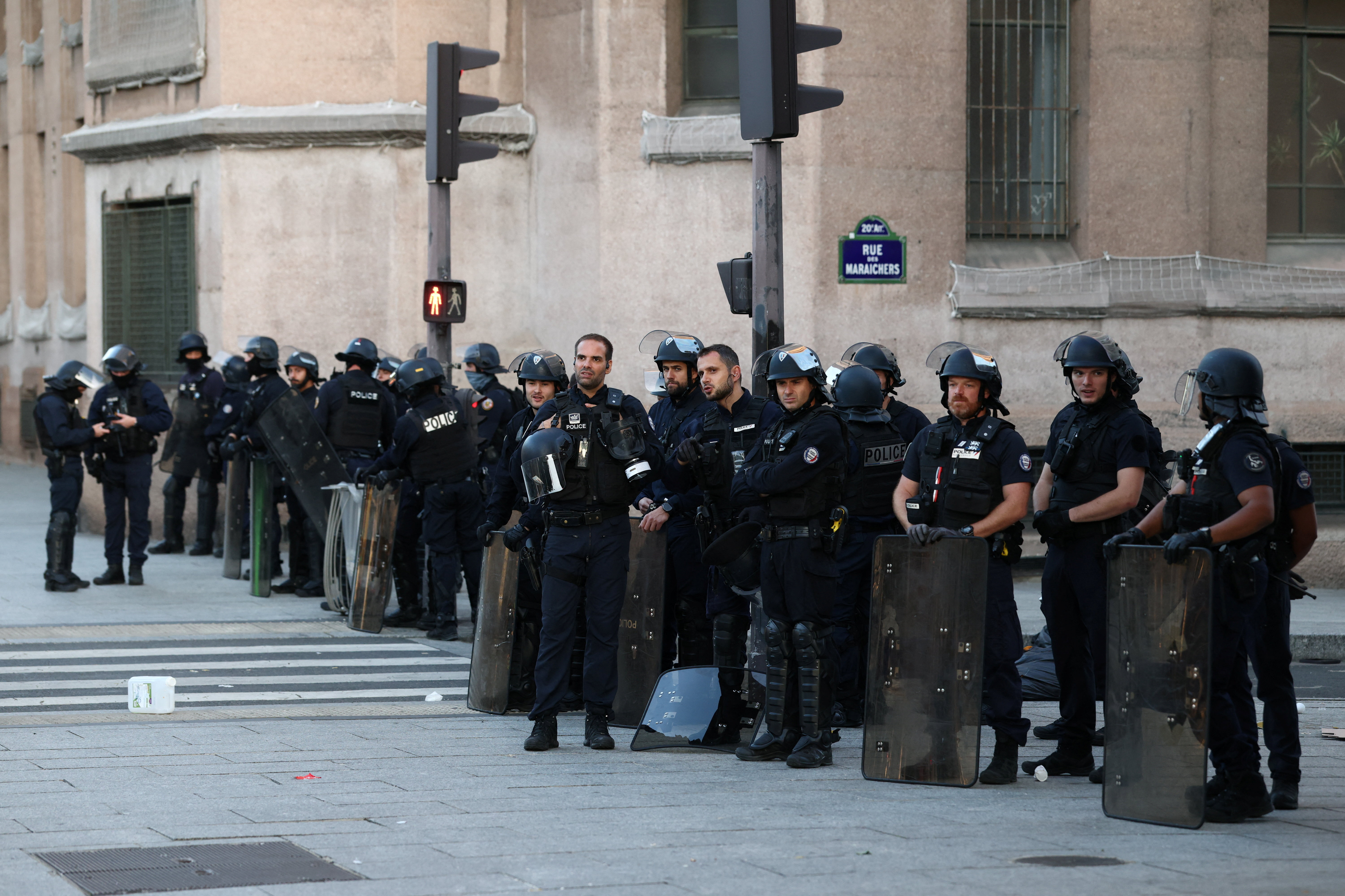 Σε απεργιακό κλοιό η Γαλλία – Εκτιμήσεις για πάνω από 900.000 διαδηλωτές στους δρόμους-4