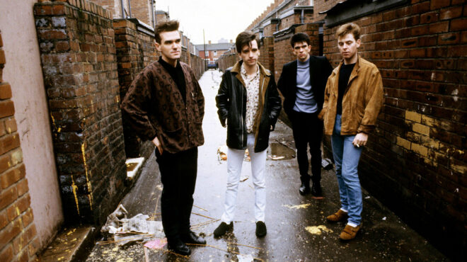 ο-μορισέι-βάζει-πωλητήριο-στους-the-smiths-563797897