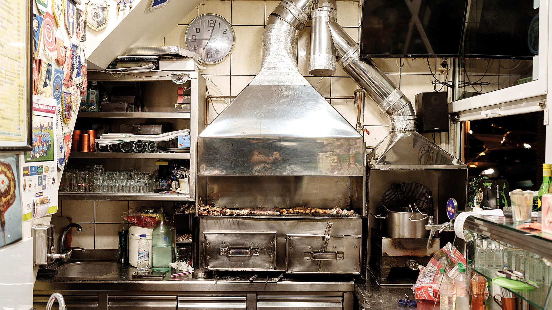 Καβάλα: Η πόλη που λατρεύει το σουβλάκι της-4