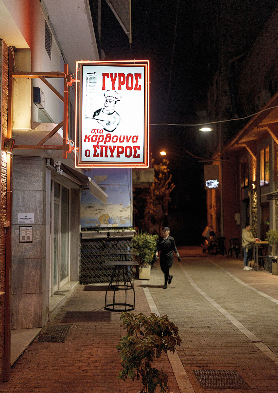 Καβάλα: Η πόλη που λατρεύει το σουβλάκι της-8