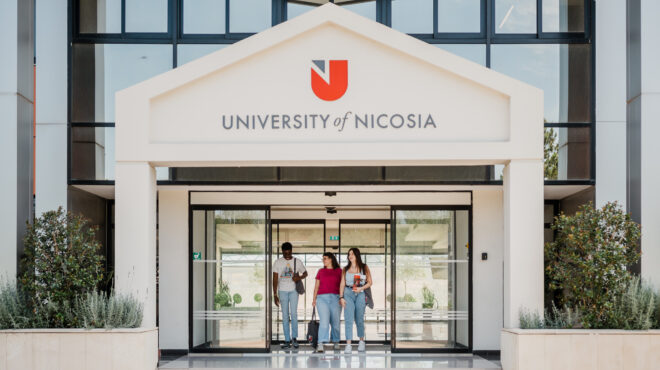 σπουδάζοντας-σε-ένα-διεθνές-περιβάλλ-563813575