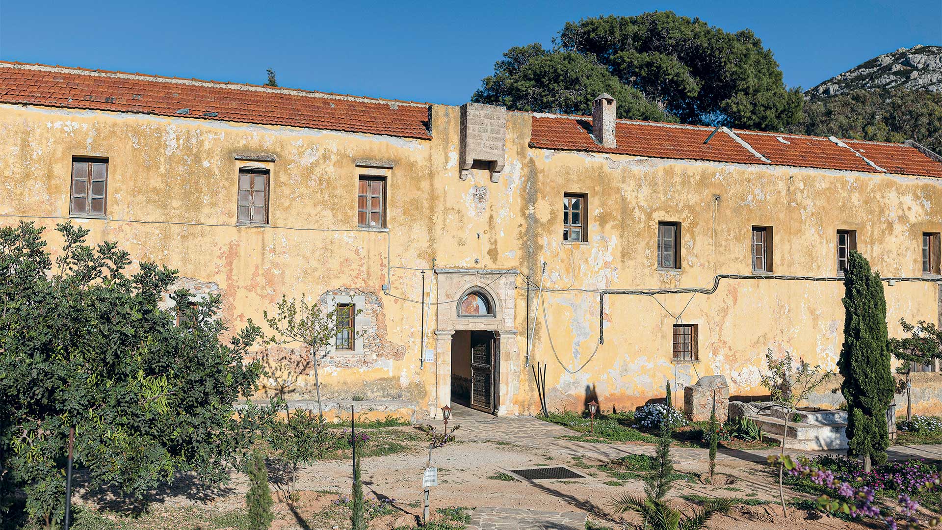 Ακρωτήρι Χανίων: Μια πεζοπορική διαδρομή ανάμεσα σε φύση και μύθους-3