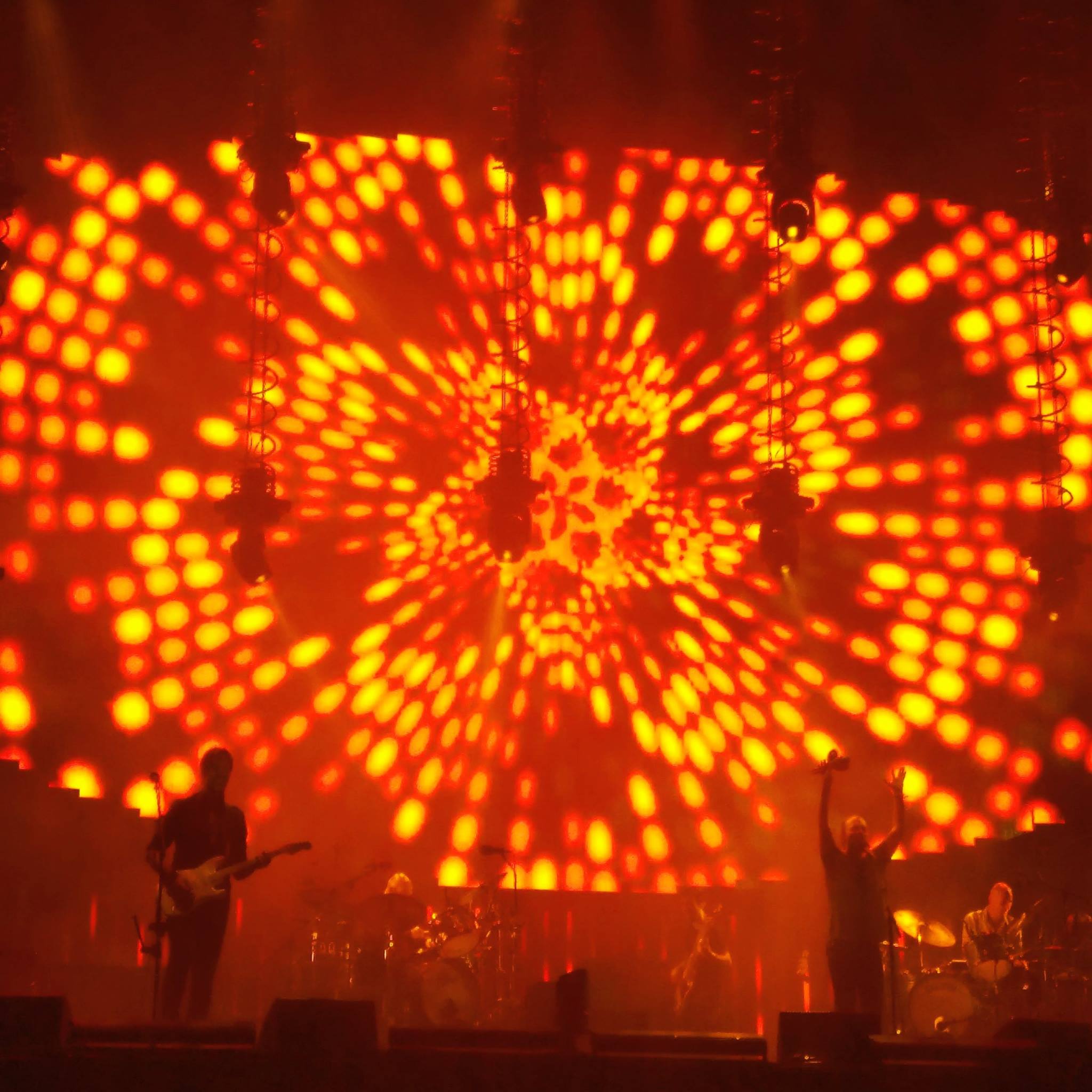 «Οι Radiohead γίνονται σοφοί πάνω στη σκηνή»-6