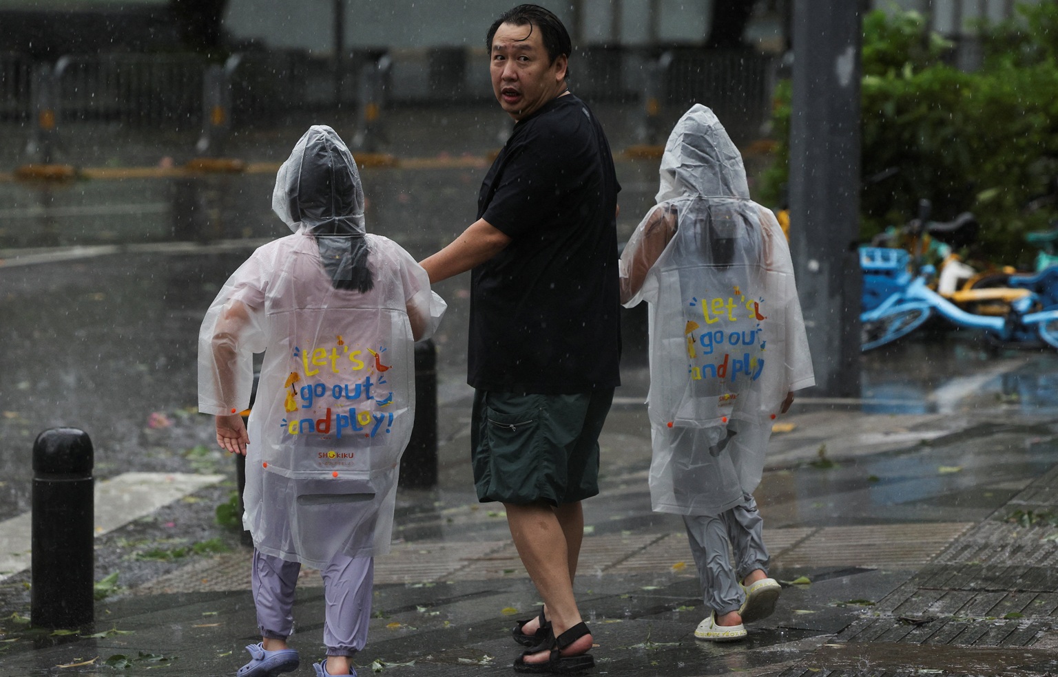 Ο τυφώνας Ραγκάσα σκότωσε 14 ανθρώπους στην Ταϊβάν και απειλεί την Κίνα-2