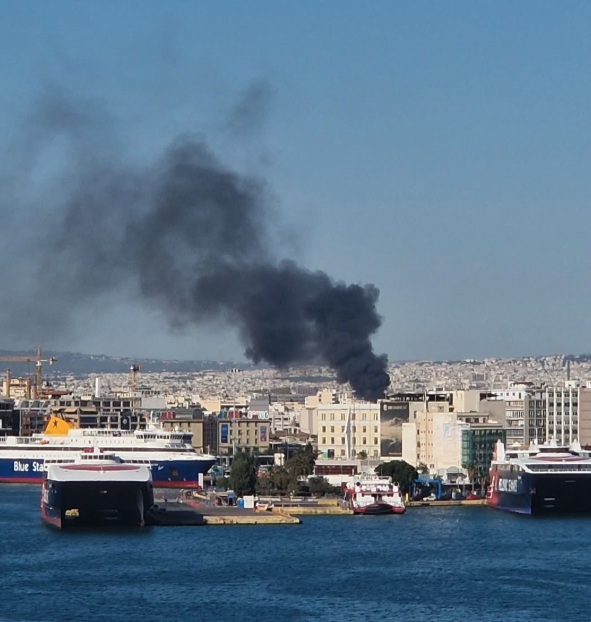 Φωτιά στου Ρέντη – Συναγερμός στην Πυροσβεστική-2