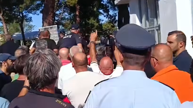 ενταση-στις-σέρρες-αγρότες-προπηλάκι-563825224