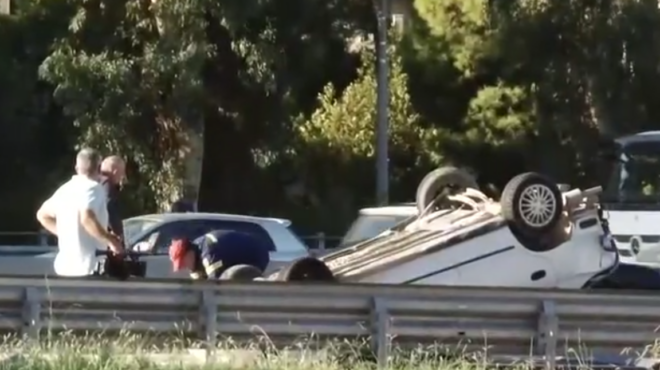 φλοίσβος-τροχαίο-με-ανατροπή-αυτοκιν-563826277