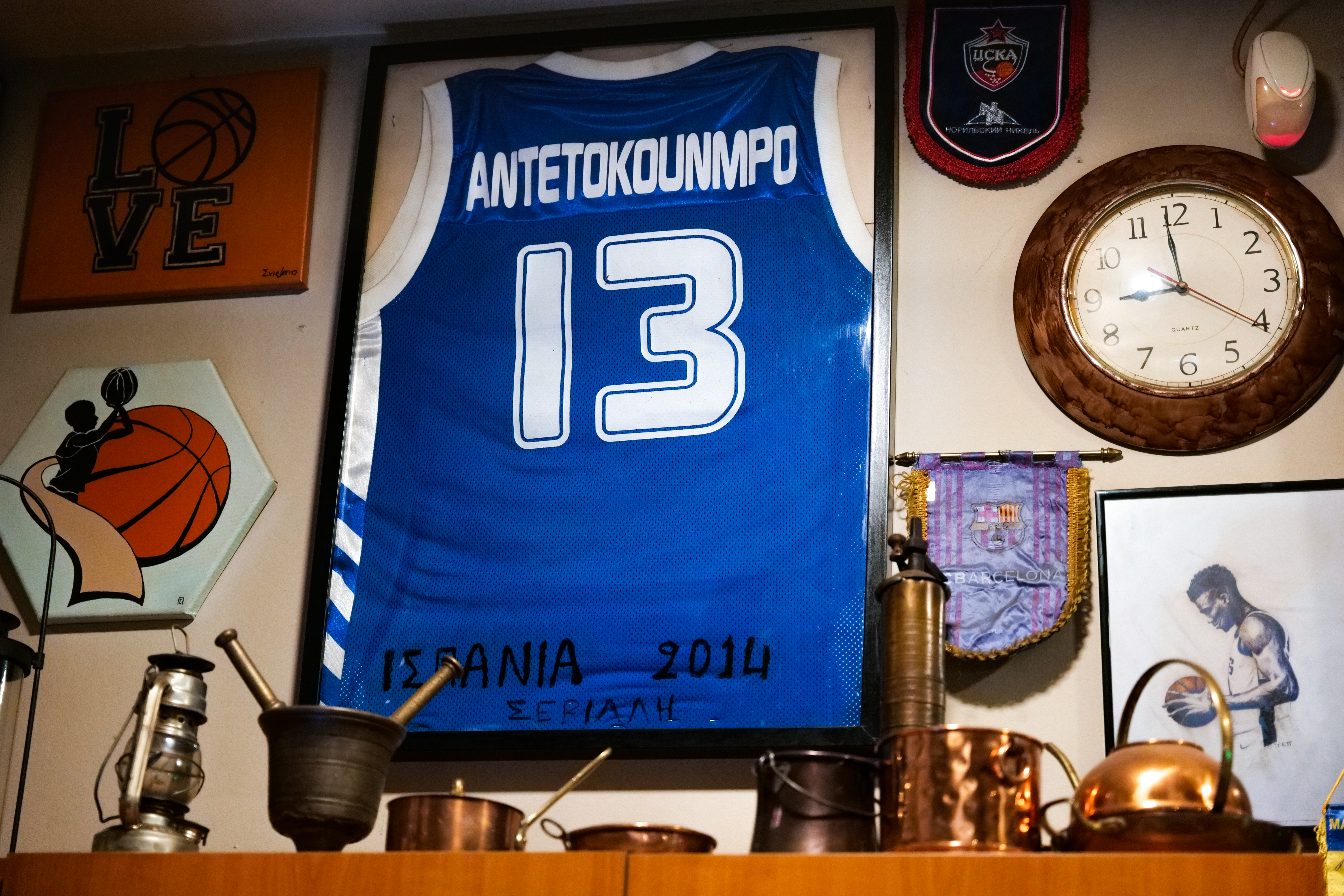 «Θα φέρει το Κύπελλο» – Πανηγυρίζοντας την πρόκριση στη γειτονιά του Γιάννη-4