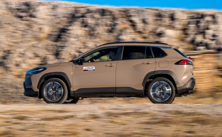 Οδηγούμε στην Ελλάδα τη νέα Toyota Corolla Cross-12