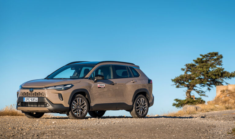 Οδηγούμε στην Ελλάδα τη νέα Toyota Corolla Cross-1