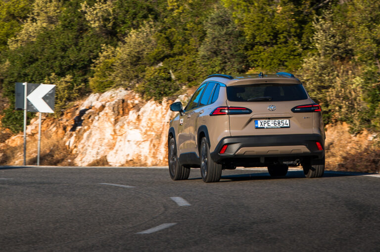 Οδηγούμε στην Ελλάδα τη νέα Toyota Corolla Cross-3