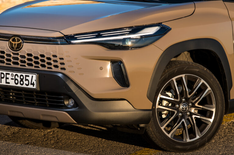 Οδηγούμε στην Ελλάδα τη νέα Toyota Corolla Cross-14