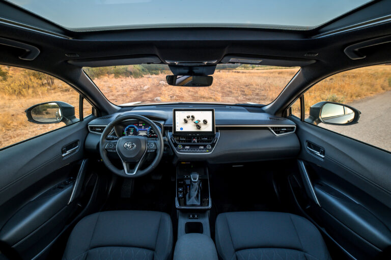 Οδηγούμε στην Ελλάδα τη νέα Toyota Corolla Cross-4