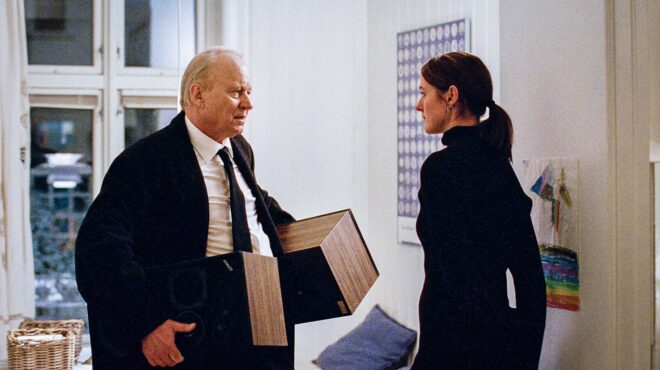 η-οικογενειακή-ευτυχία-στον-βωμό-της-τ-563812792