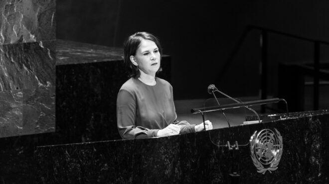 οηε-η-αναλένα-μπέρμποκ-αναλαμβάνει-τη-563803537