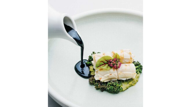 το-βαρούλκο-στρώνει-ξανά-τραπέζια-δίπ-563796322