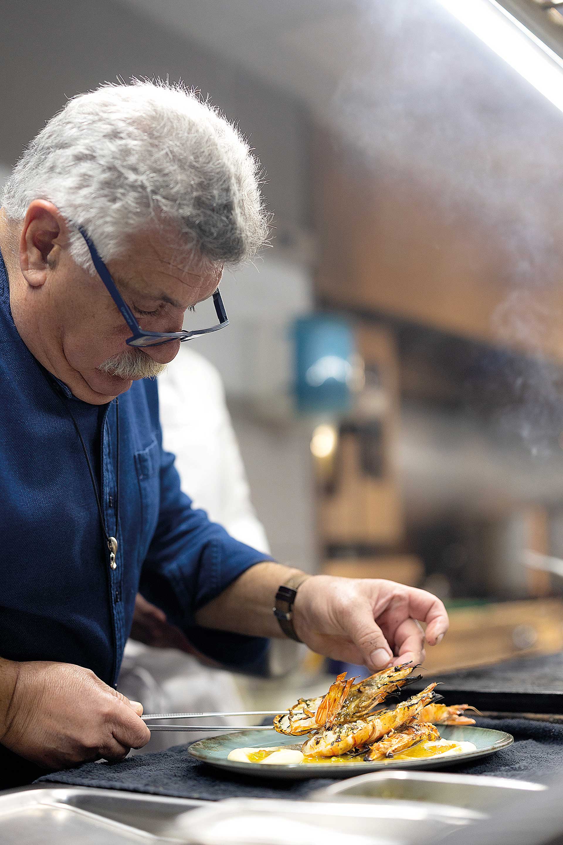 Το Βαρούλκο στρώνει ξανά τραπέζια δίπλα στη θάλασσα-1