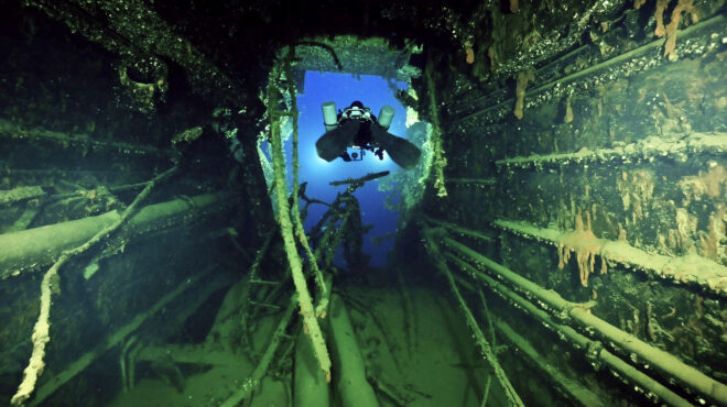 τζια-στο-φως-τα-μυστικά-του-βρετανικο-563815786