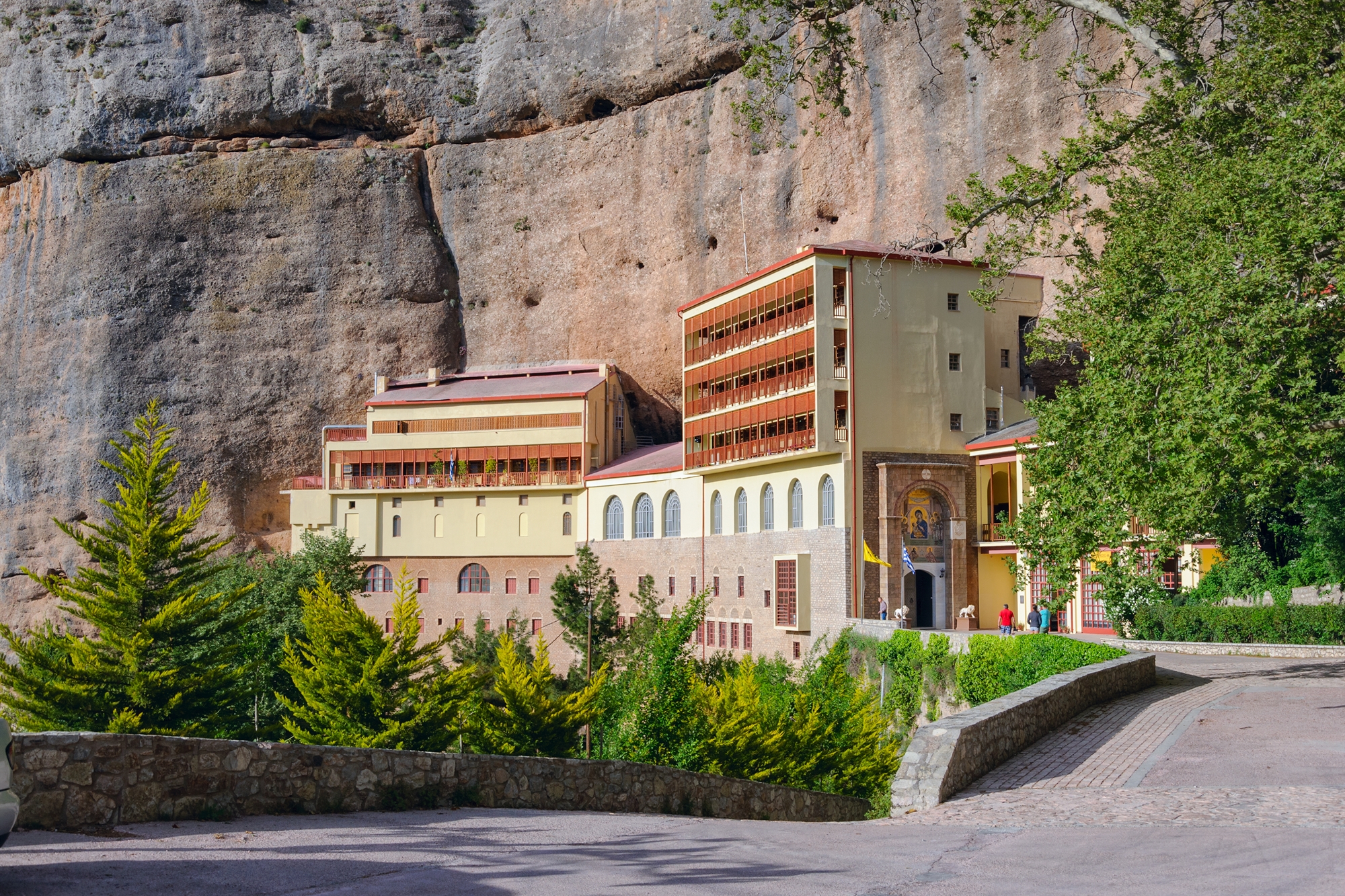 Καλάβρυτα: Ο ηγούμενος και το εμπόριο εικόνων-3