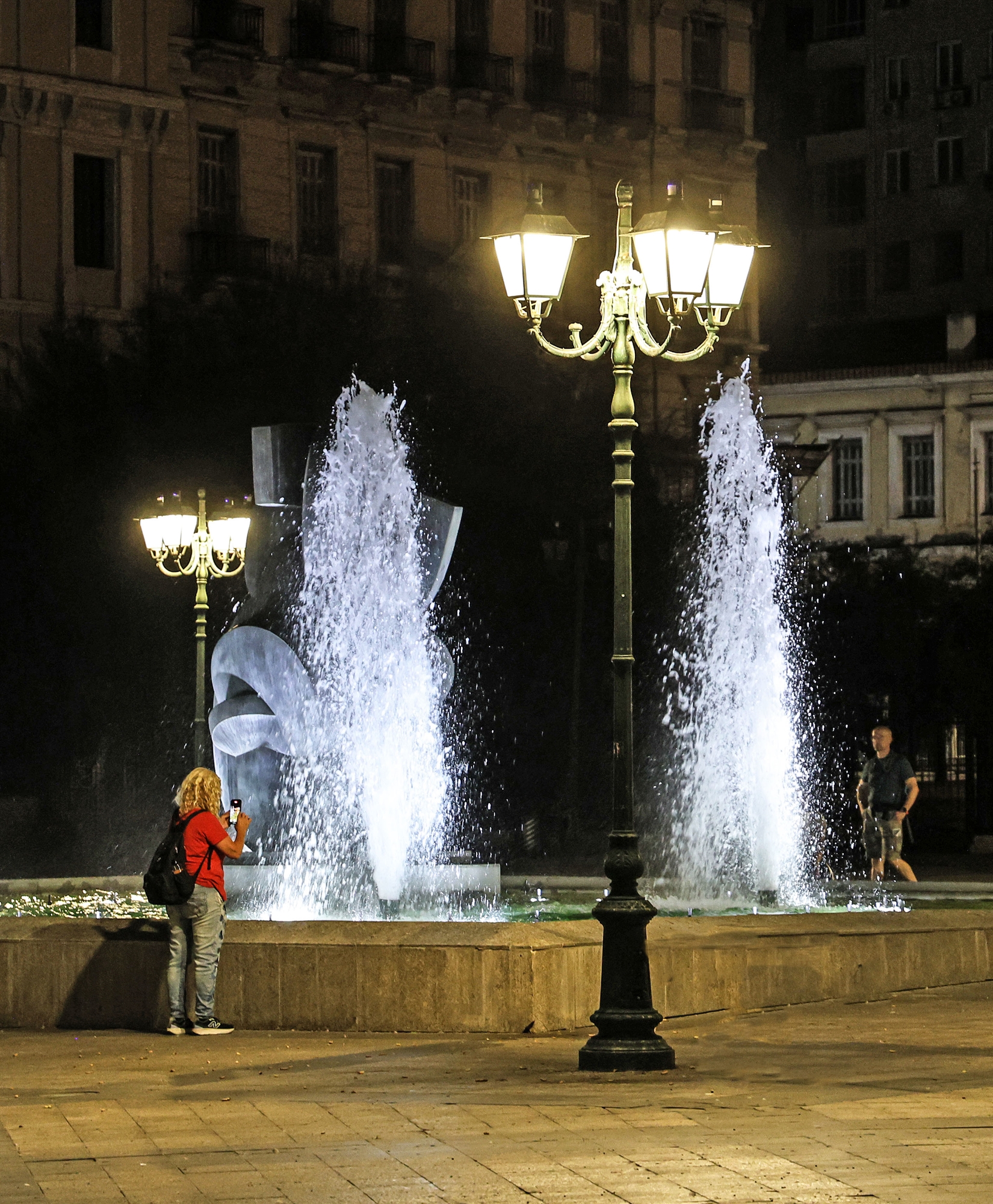 Μήπως χρειάζονται ρύθμιση τα νέα φώτα της πόλης;-2