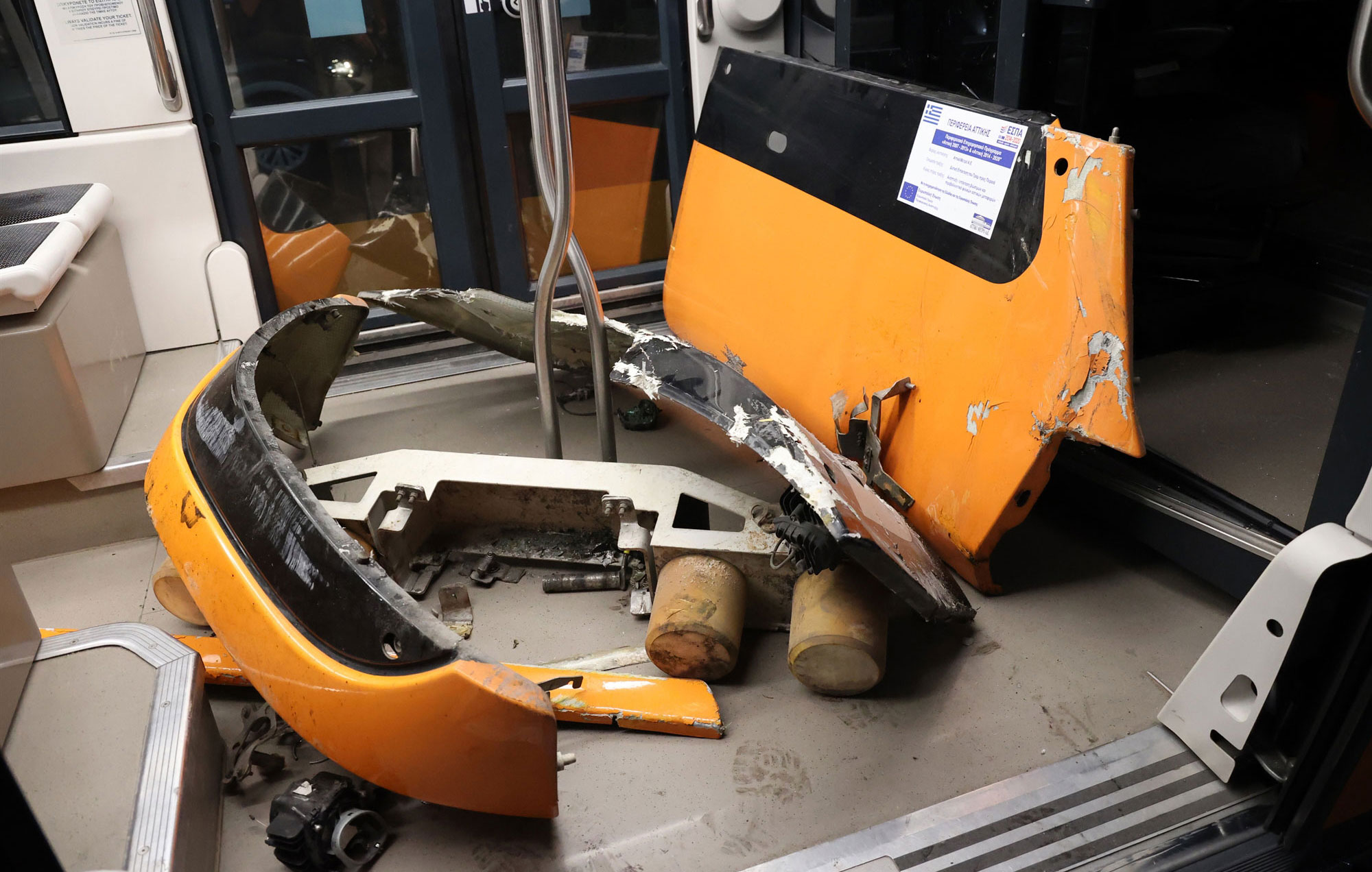 Σύγκρουση τραμ-λεωφορείου: Ακόμη ένα ατύχημα στις αστικές συγκοινωνίες-1