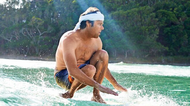 ο-συγγραφέας-που-κυνηγάει-κύματα-563812390