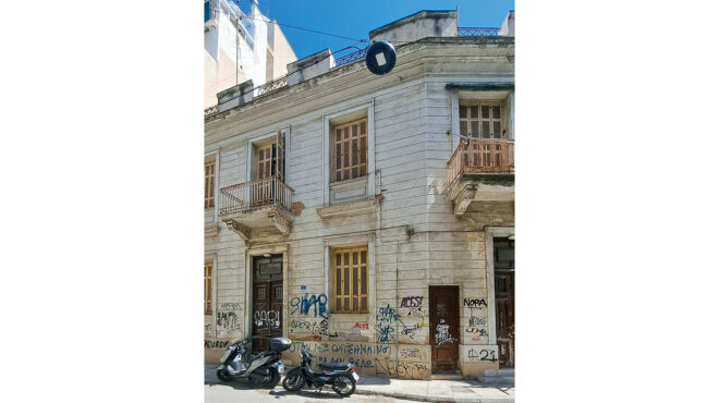 ενα-σπίτι-μυστήριο-στην-οδό-καστελλορ-563823148