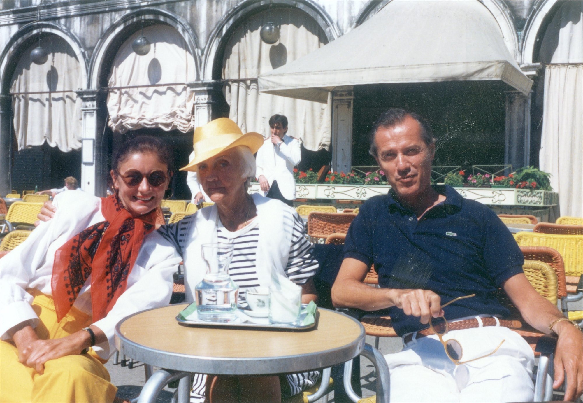 Η σπουδαία συλλογή τέχνης από την οικία της Πολίν Καρπίδα στο Λονδίνο-2