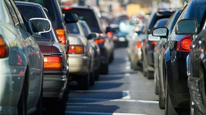 κίνηση-στους-δρόμους-μεγάλες-καθυστε-563832583