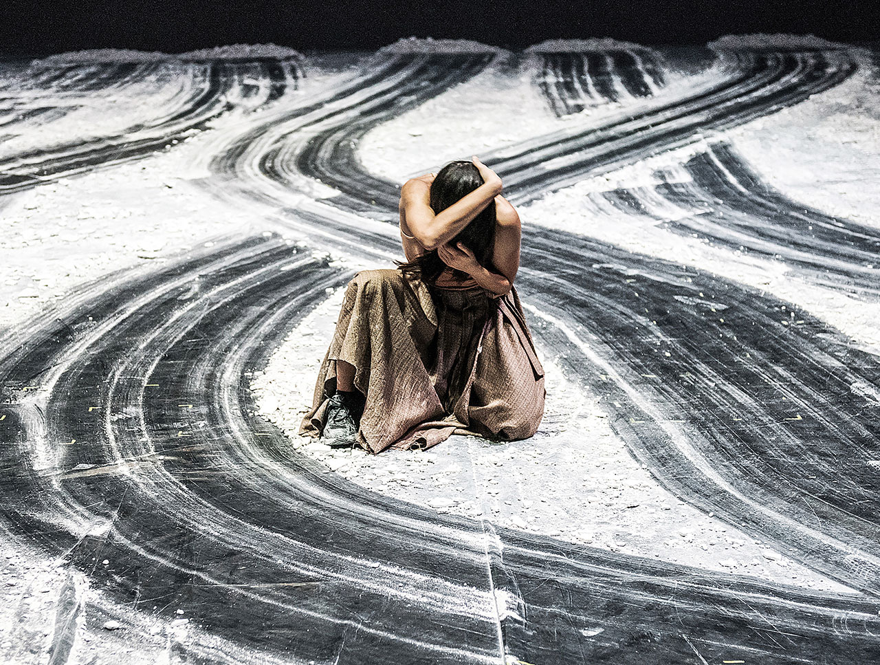 Χορεύοντας μπάλο σε αστικό τοπίο – Ο τσάμικος στο σήμερα-1