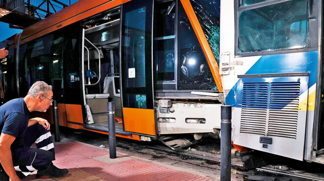 ηλεκτρονικός-επόπτης-στους-οδηγούς-μ-563811970