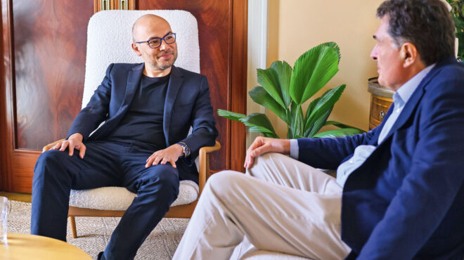 σερ-ντέμης-χασάμπης-στην-κ-να-ετοιμα-563812396