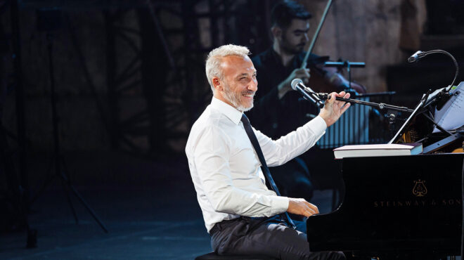 χαρισματικός-μίνως-μάτσας-με-ρεμπέτι-563837746